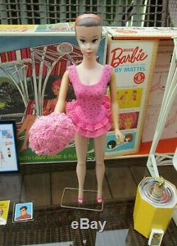 1964MISS BARBIEBOXMINT DOLL+SETSWINGWIGSSTANDOSSBACKDROP1st BEND LEGS