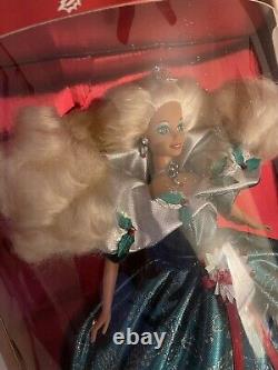 1995 Happy Holidays Barbie-NIB-Doll In mint condition -Special Edition