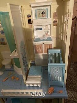 2004 Barbie Happy Family Nearly Complete Working Smart House and Blue Volvo