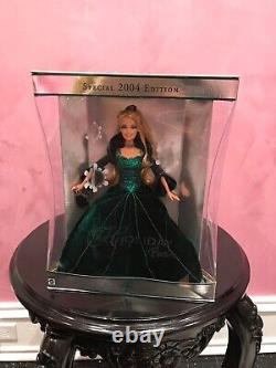 2004 Holiday Barbie-MINT-Barbie doll