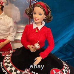 BARBIE Collector ED Coca-Cola Soda Fountain & 4 DOLLS ACCESSUSED 4 DISPLAY ONLY