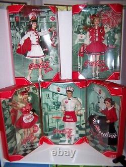 COCA COLA SODA FOUNTAIN BARBIE & KEN SODA JERK MAJORETTE SWEETHEART 5 Dolls Incl