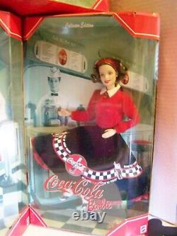 COCA COLA SODA FOUNTAIN BARBIE & KEN SODA JERK MAJORETTE SWEETHEART 5 Dolls Incl