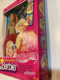 FASHION PHOTO BARBIE DOLL With PLAY CAMERA Mattel 2210 Vintage 1977 NRFB NIB