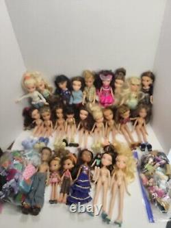 HUGE LOT OF 24 VINTAGE BRATZ GIRLS & BOYS DOLLS With CLOTHING, ACCESSORIES, SHOES