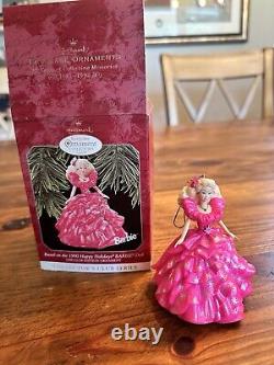 Happy Holidays 1990 Barbie Doll Special Edition (MINT) With Ornament