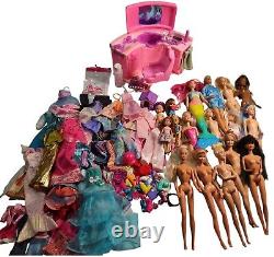 Huge BARBIE Lot With Dolls Accessories Clothes Vintage Beauty Salon Ken