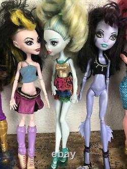 Lot of Mattel Monster High, Happily Ever After & Bratz Dolls Accessories