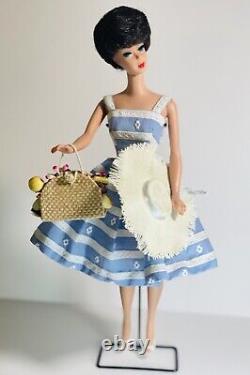 RARE! VINTAGE BRUNETTE 1961 BUBBLECUT BARBIE Doll with Mint Suburban Shopper Outfit