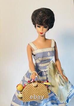 RARE! VINTAGE BRUNETTE 1961 BUBBLECUT BARBIE Doll with Mint Suburban Shopper Outfit