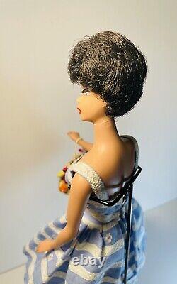 RARE! VINTAGE BRUNETTE 1961 BUBBLECUT BARBIE Doll with Mint Suburban Shopper Outfit