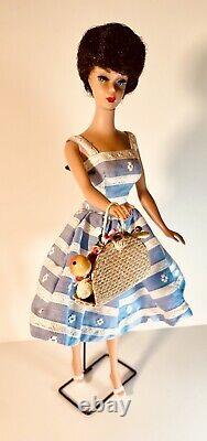 RARE! VINTAGE BRUNETTE 1961 BUBBLECUT BARBIE Doll with Mint Suburban Shopper Outfit