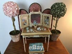 SILKSTONE VANITY & BENCH With ACCESSORIES FOR BARBIE DOLL 2004 B3436 MINT