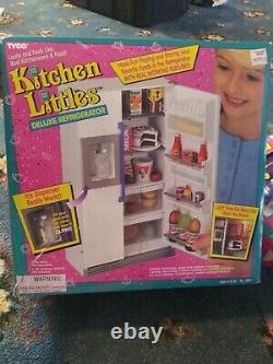 Tyco Kitchen Littles Deluxe Refrigerator And Extra Accessories Barbie