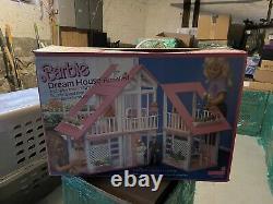 VINTAGE BARBIE DREAMHOUSE 1978 MATTEL FURNISHED! Mint IN BOX