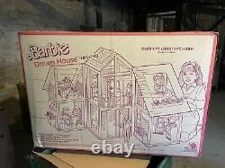 VINTAGE BARBIE DREAMHOUSE 1978 MATTEL FURNISHED! Mint IN BOX