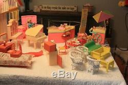 VIntage MATTEL BARBIE DOLL A FRAME DREAM HOUSE withSALON, ICE CREAM STAND LOT 1978