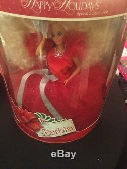 Vintage 1988 HAPPY HOLIDAYS CHRISTMAS BARBIE MINT IN BOX 1ST IN SERIES
