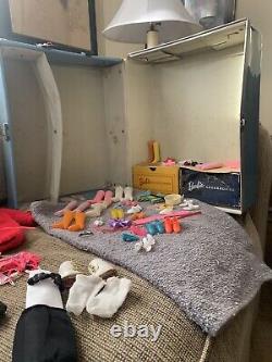 Vintage Barbie trunk and LARGE LOT of clothing