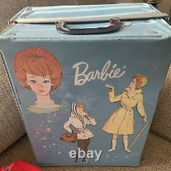 Vintage Barbie trunk and LARGE LOT of clothing