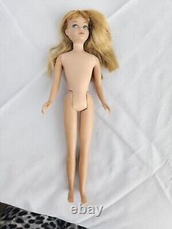 Vintage Japan 850 #6 Blonde Ponytail Barbie Skipper Case Stand Shoe Doll Lot